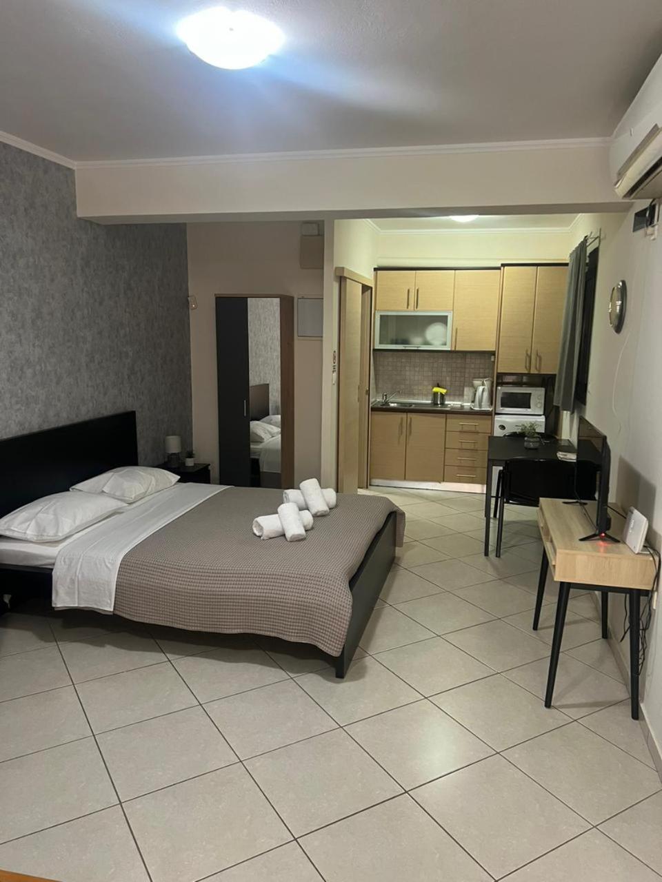 Avr Airport Deluxe Suites 4 Markopoulo Mesogaias ภายนอก รูปภาพ