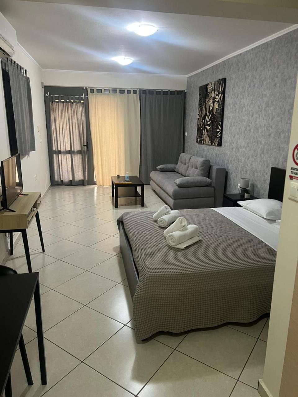 Avr Airport Deluxe Suites 4 Markopoulo Mesogaias ภายนอก รูปภาพ