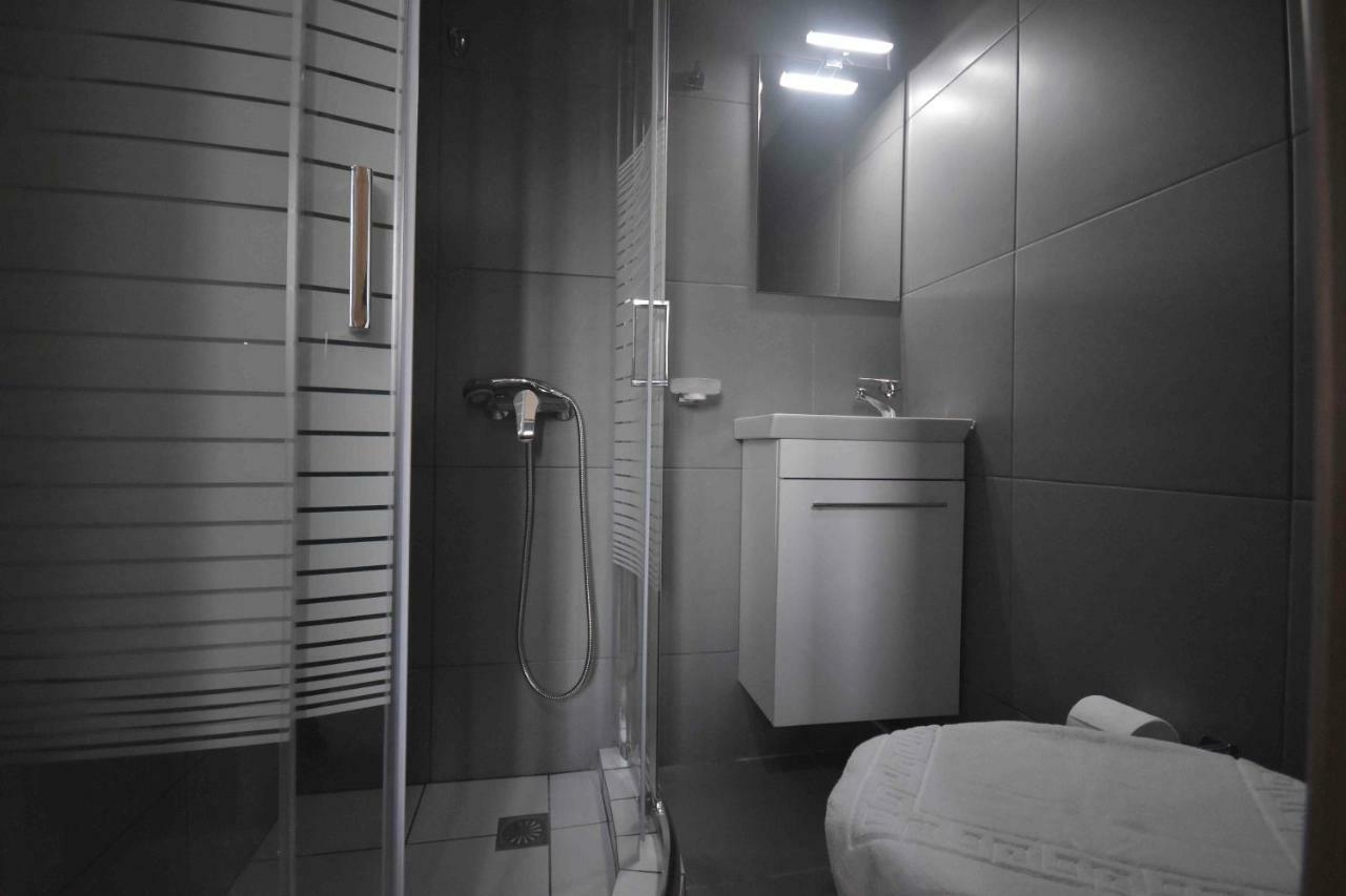 Avr Airport Deluxe Suites 4 Markopoulo Mesogaias ภายนอก รูปภาพ